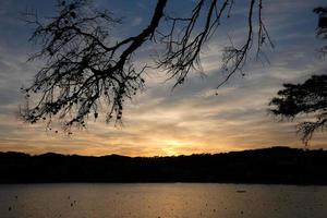 coucher ou lever de soleil, contrastes et lumières à l'horizon, contrastes photo