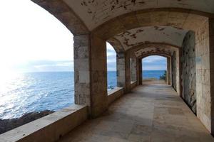 camino de ronda, une route parallèle à la costa brava catalane, située sur la mer méditerranée au nord de la catalogne, espagne. photo