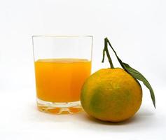 mandarine et jus de mandarine. photo