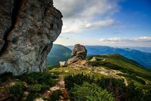 paysage d'été dans les montagnes photo