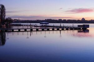 jetée au coucher du soleil photo