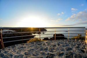 vue sur l'océan avec jetée photo