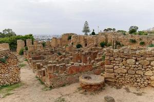 vue sur la colline historique de byrsa à carthage, tunisie. Patrimoine mondial de l'UNESCO. site archéologique de carthage. lieu d'intérêt historique. ruines antiques. photo