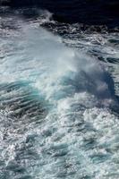 vagues dans la mer méditerranée photo