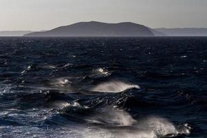 vagues dans la mer méditerranée photo