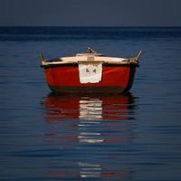 bateaux de pêcheurs traditionnels de la grèce photo