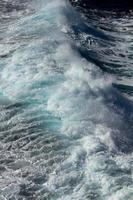 vagues dans la mer méditerranée photo