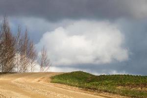 paysages de printemps avec des nuages photo