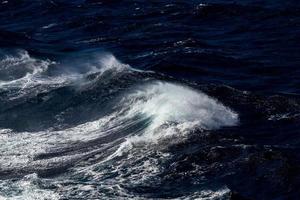 vagues dans la mer méditerranée photo