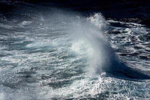 vagues dans la mer méditerranée photo