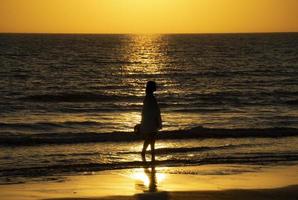 île de yeongjongdo, incheon, corée, silhouette au célèbre rocher seonnyeo photo