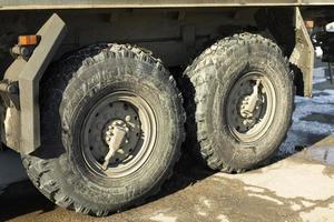 roues de camion. pièces de camion. grandes roues. photo