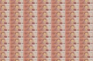 Billets de 10 euros imprimés dans un convoyeur de production d'argent. collage de nombreuses factures. concept de dévaluation monétaire photo