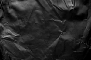 texture de superposition d'enveloppe de sac en plastique transparent sur fond noir photo