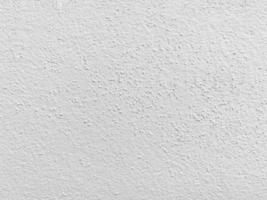 texture transparente du mur de ciment blanc une surface rugueuse, avec un espace pour le texte, pour un arrière-plan. photo