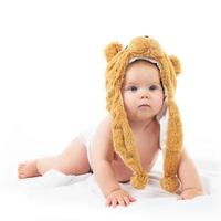 bébé en bonnet d'ours photo