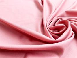 texture textile en soie douce pour le fond. tissu rose abstrait pour affiche, bannière, papier peint et projet créatif. photo