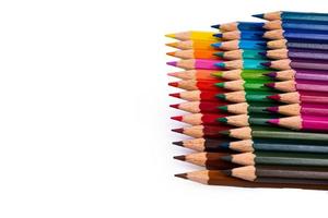 crayons multicolores sur fond multicolore, gros plan, espace de copie, art moderne. Design moderne photo