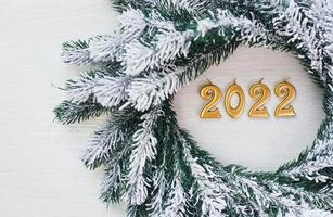 bonne et heureuse année 2020. vue de dessus de la texture festive de noël avec des décorations photo