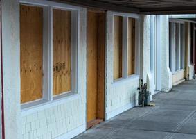 vitrine de vente au détail fermée et embarquée photo