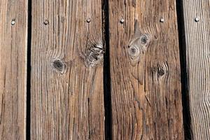 planches de bois vieillies clouées sur une promenade photo