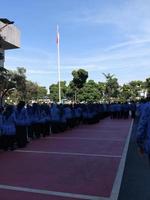 jakarta, indonésie 29 novembre 2022 photo de fonctionnaires indonésiens participant à une cérémonie du drapeau