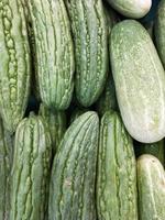 photo d'un tas de courge amère, melon amer, courge amère