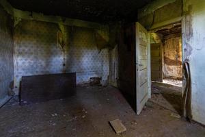 intérieur d'une maison abandonnée photo