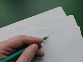 enveloppe pour envoyer des lettres au bureau de poste photo