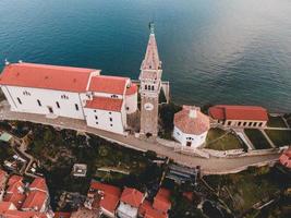 drone aérien vues sur piran en slovénie photo