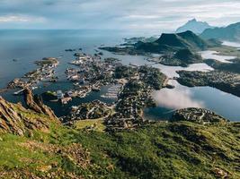 Vues de svolvaer dans les îles lofoten en norvège photo