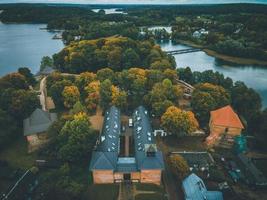 vues aériennes de trakai, lituanie par drone photo