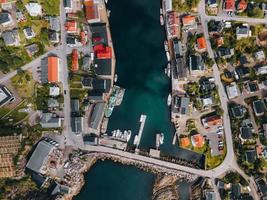 Vues de henningsvaer dans les îles lofoten en norvège photo