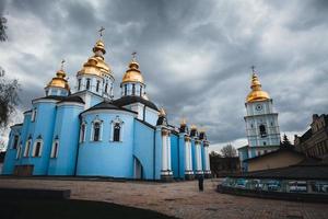 St. monastère au dôme doré de michael à kiev, ukraine photo