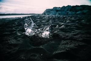 petits glaciers à fellsfjara sur la côte sud de l'islande photo