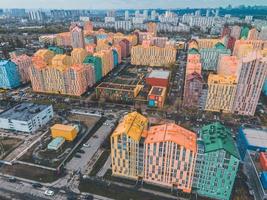 complexe d'appartements comfort town par drone à kyiv, ukraine photo