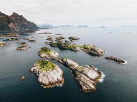 Vues de henningsvaer dans les îles lofoten en norvège photo