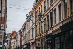 vues sur la rue de la ville de lille, france photo