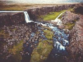 cascade d'oxararfoss dans le parc national de thingvellier en islande photo