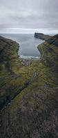 le village de tjornuvik dans les îles féroé photo