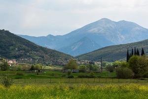 paysages printaniers des montagnes grecques photo