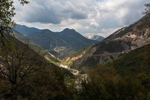 paysages printaniers des montagnes grecques photo