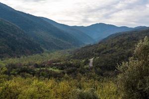 paysages printaniers des montagnes grecques photo