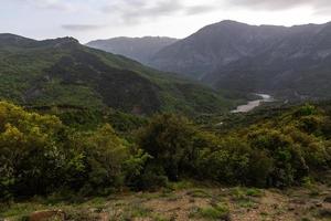 paysages printaniers des montagnes grecques photo