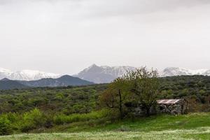 paysages printaniers des montagnes grecques photo