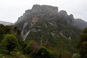 paysages printaniers des montagnes grecques photo