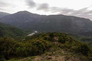 paysages printaniers des montagnes grecques photo