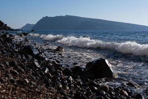 vagues et éclaboussures dans la mer méditerranée photo