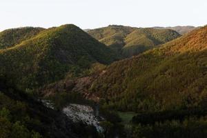 paysages printaniers des montagnes grecques photo