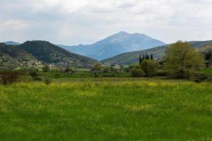 paysages printaniers des montagnes grecques photo